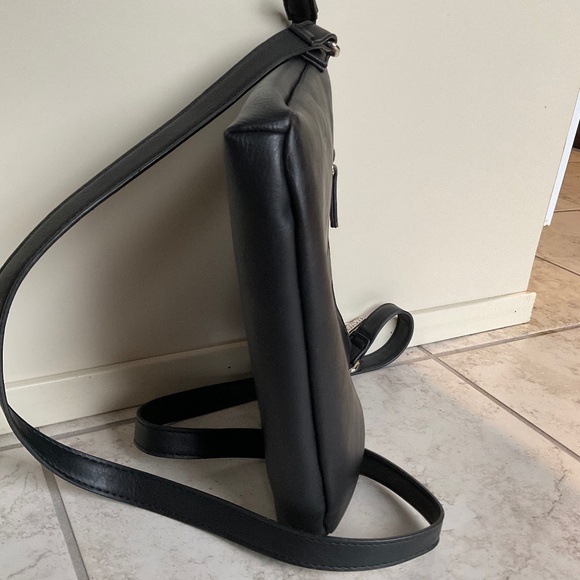 Roots 73 - Vegan Leather Crossbody Black Colour Shoulder Bag NWOT - Picture 9 of 16